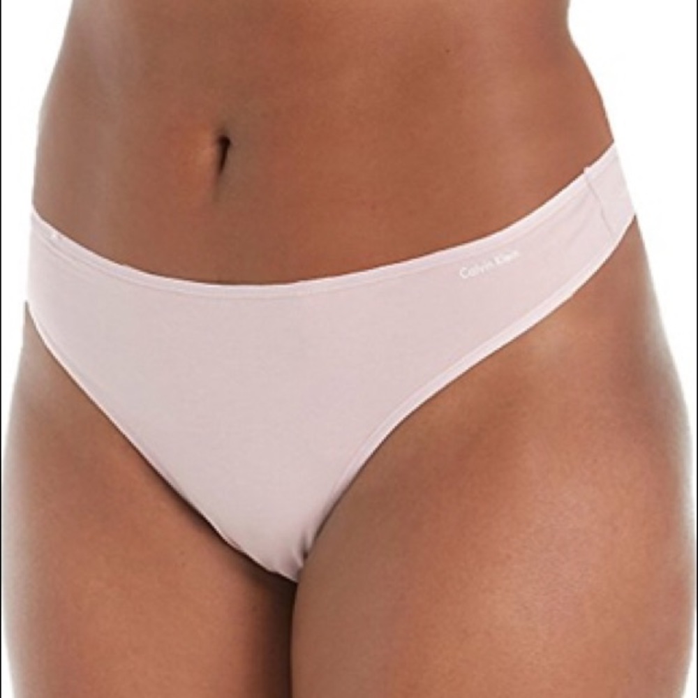 CALVIN KLEIN FORM PLUS THONG Pink Blush 1X